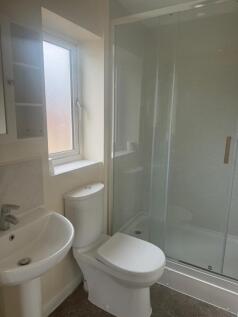 Bright, well-maintained bathroom with a modern ...
