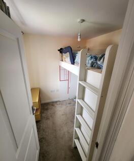 Compact, well-kept single bedroom with a raised...