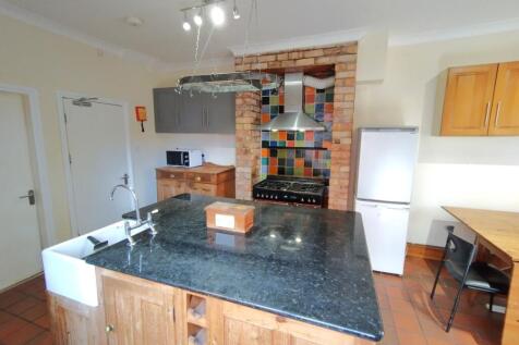 Bright, well-equipped kitchen with a central is...