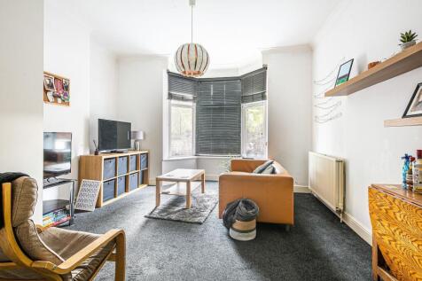 Bright, well-presented living room with a bay w...