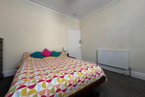 Bright, tidy double bedroom with patterned bedd...