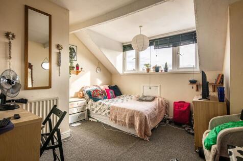 Bright, cosy double bedroom in a loft-style spa...