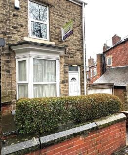 Attractive stone-front terraced house with a ba...