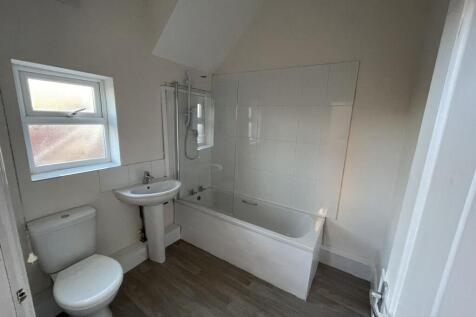 Bright, recently refreshed bathroom with a bath...