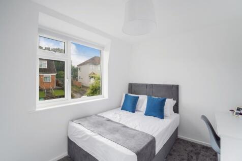 Bright, freshly decorated double bedroom with a...