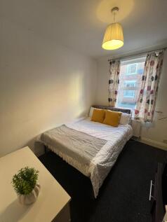 A cozy double bedroom featuring a comfortable d...