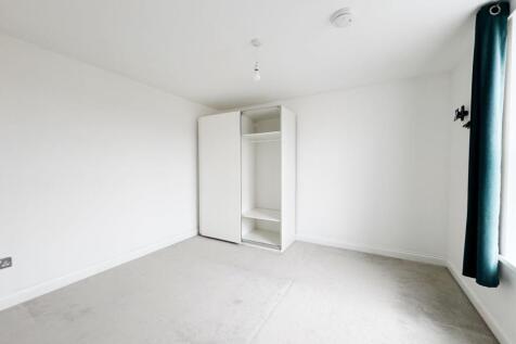 Bright, neutral double bedroom with clean carpe...