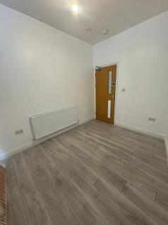 Bright, freshly painted single bedroom with mod...