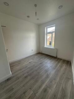 Bright, freshly painted single bedroom with mod...