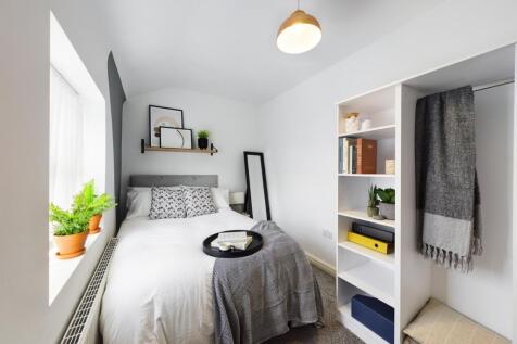 A bright and inviting double bedroom, perfect f...