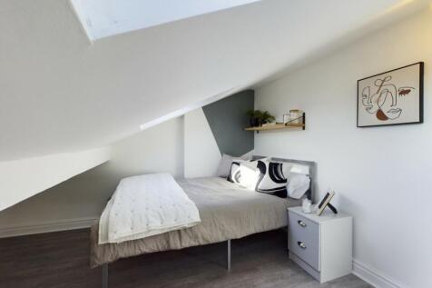 A cozy and inviting double bedroom with ample n...