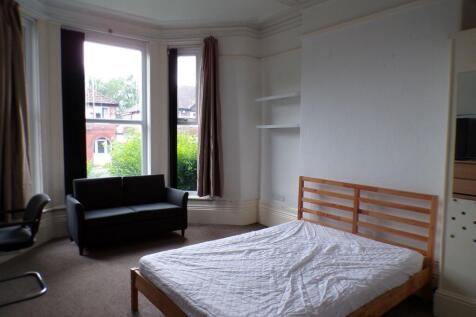 Bright double bedroom with large bay windows, a...