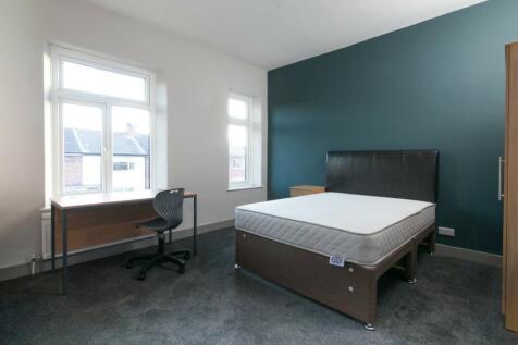 Bright and spacious double bedroom featuring la...