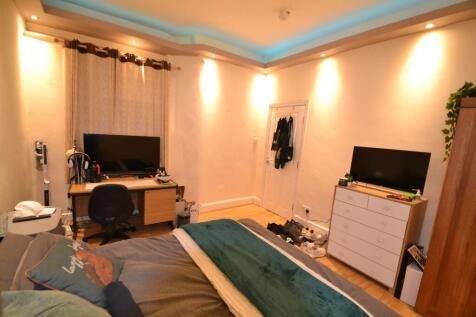 Bright, well-presented bedroom with a comfortab...