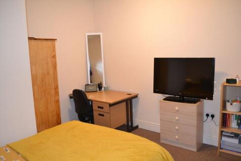 A cozy double bedroom featuring a neatly made b...