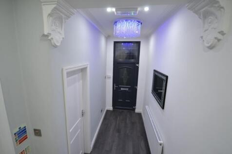 A tidy and well-maintained entrance hallway wit...