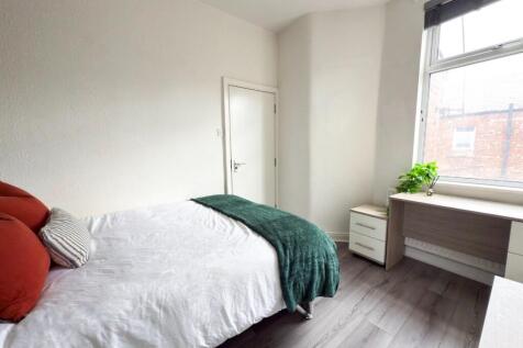 Bright, tidy double bedroom with a cosy double ...