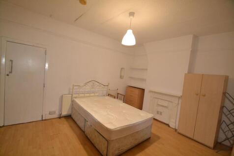 A cozy bedroom featuring a single bed with a me...