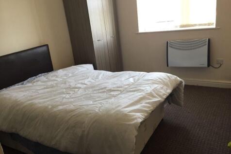 A cozy double bedroom featuring a comfortable b...