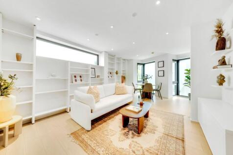 Open Pan Kitchen/ Reception