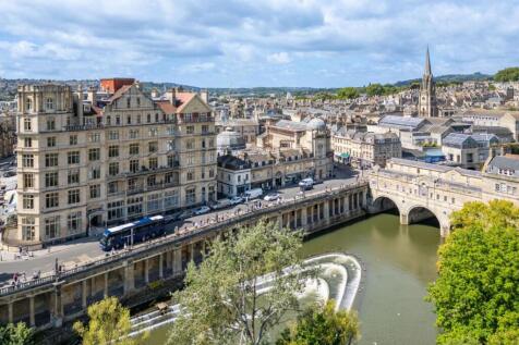 Bright, spacious living, right in the heart of the city