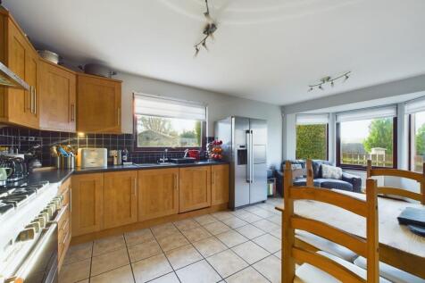 Kitchen/dining/family room