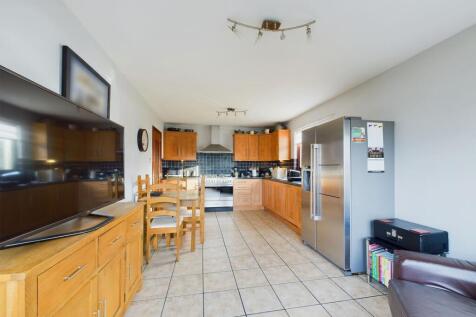 Kitchen/dining/family room