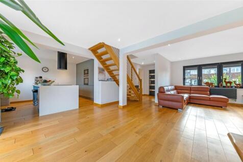 Reception/Kitchen