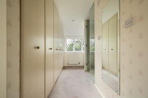 Walk-in-Wardrobe