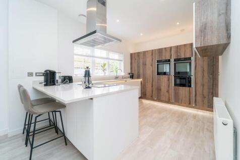 Kitchen Breakfast Bar