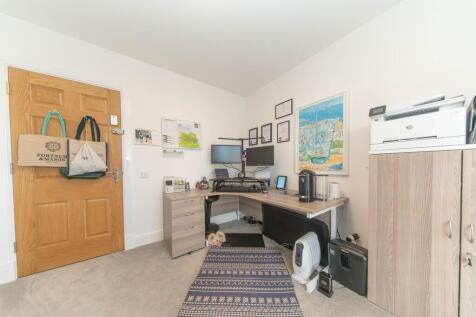 Fifth Bedroom/Office