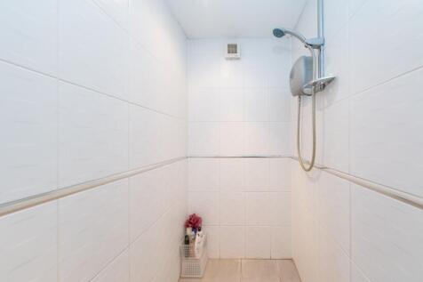 En-suite Shower