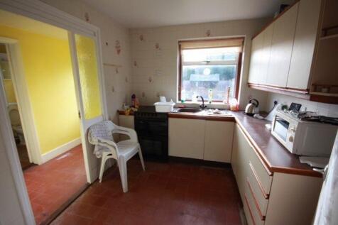 KITCHEN (REAR)