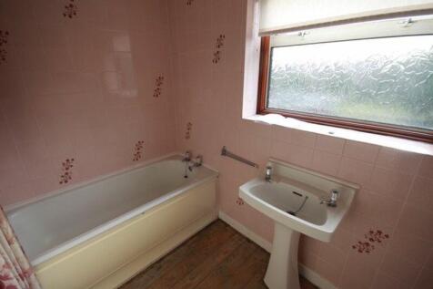 BATHROOM (REAR)