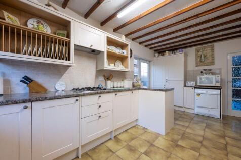 BREAKFAST KITCHEN (REAR) (2)