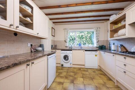 FITTED BREAKFAST KITCHEN (REAR)
