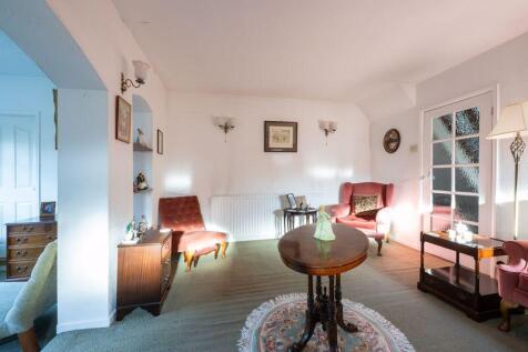 LOUNGE (REAR) (4)