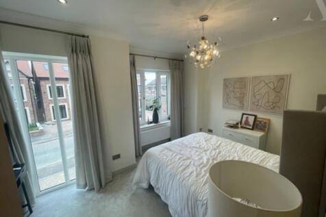 5 Beaufort Drive bedroom 1