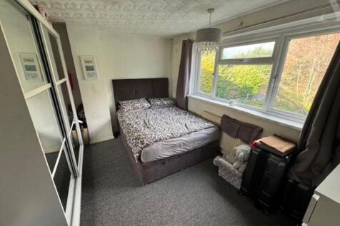 73 Twycross Grove bedroom 2