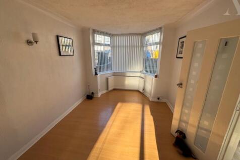 32 Ermington Road Front lounge