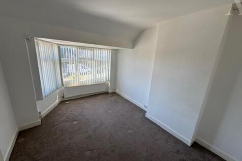 8 Chipperfield Road bedroom 1