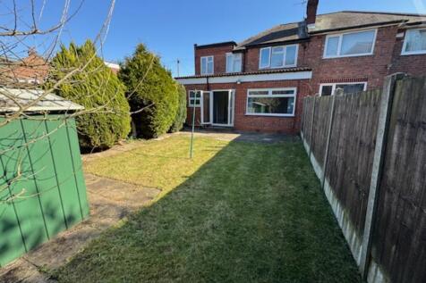 8 Chipperfield Road garden 2
