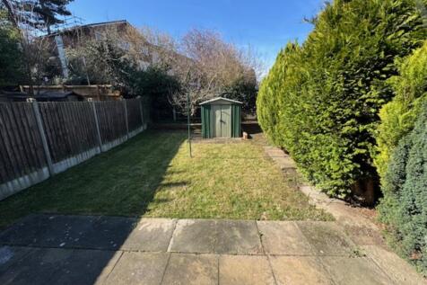 8 Chipperfield Road garden