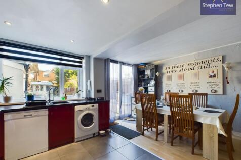 Kitchen/ Dining Room