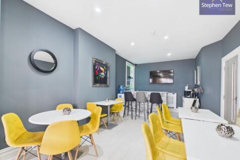 Guest Reception Room/ Bar