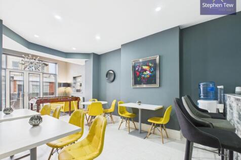 Guest Reception Room/ Bar