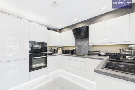 Kitchen/ Dining Room