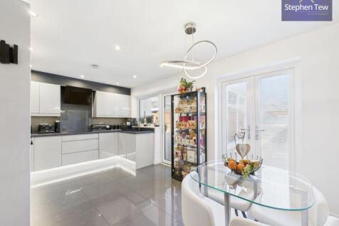 Kitchen/ Dining Room