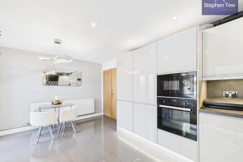 Kitchen/ Dining Room