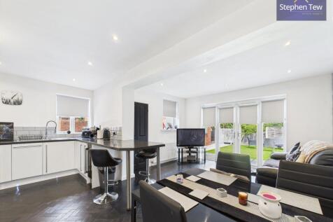 Kitchen/ Living Area